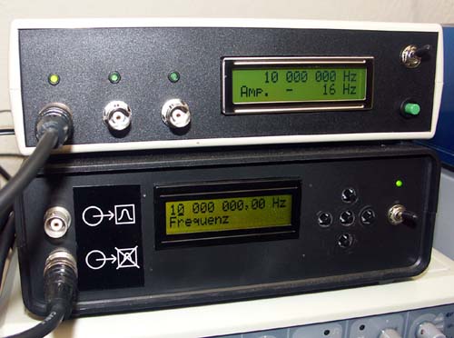 Frequenzmesser beim Messen eines 10-MHz-Sinus mit 1 V p-p